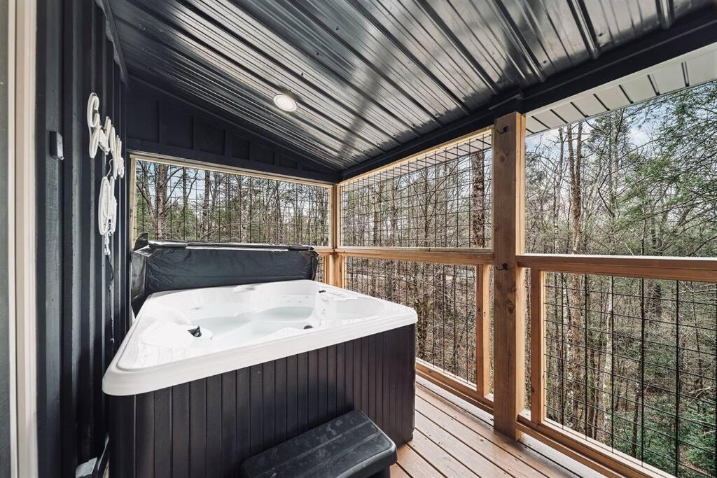 Honeymoon Couples Cabin Secluded, Hot Tub, Views Sevierville Eksteriør bilde